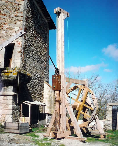 Un enfonce-pieux ou « sonnette de battage »